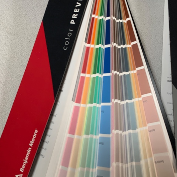 Benjamin Moore Interior Design Paint Chip Fan Decks with Carry Bag - Picture 2 of 7